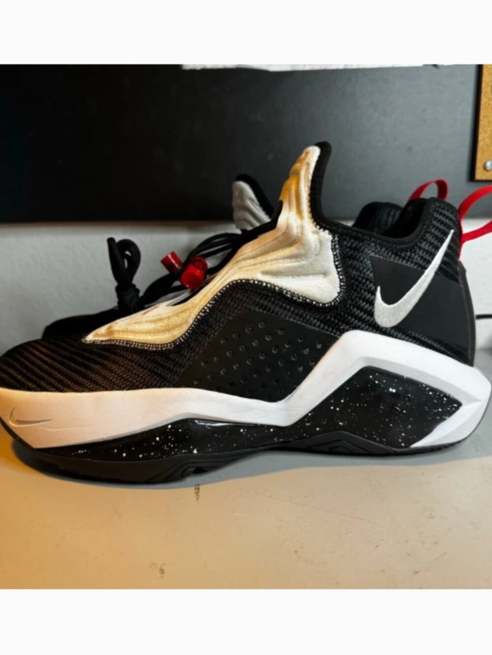 Nike - Picture 3 of 6